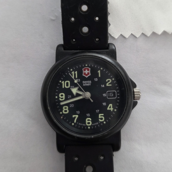 Vintage Swiss Army Black Watch Rubber Band Preowned Needs Battery